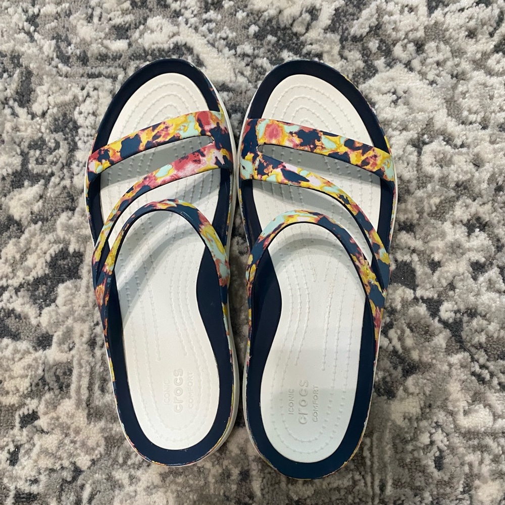 GREAT CONDITION CROCS Watercolor Swiftwater Sandals size 7 womens